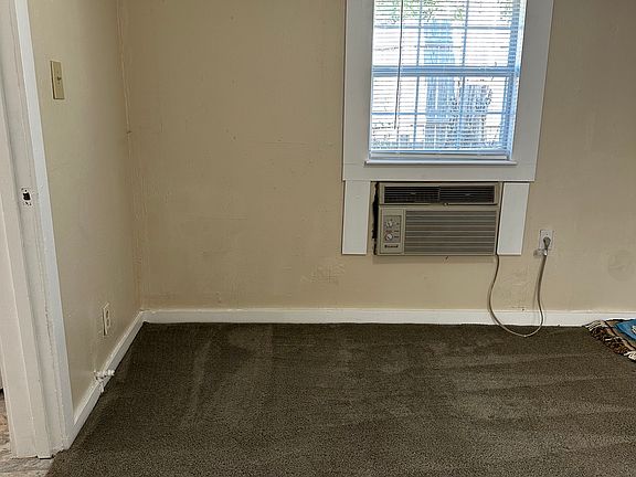 4th image of 915 W Chestnut St #D