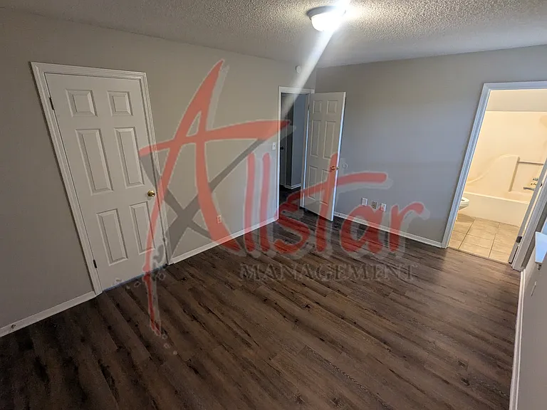 904 Acorn Cv — Photo 8
