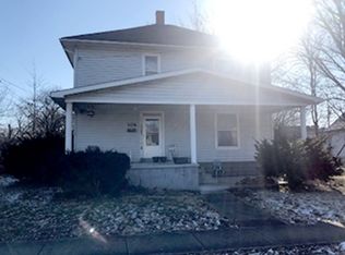 108 NE 2nd St, Fairfield, IL 62837