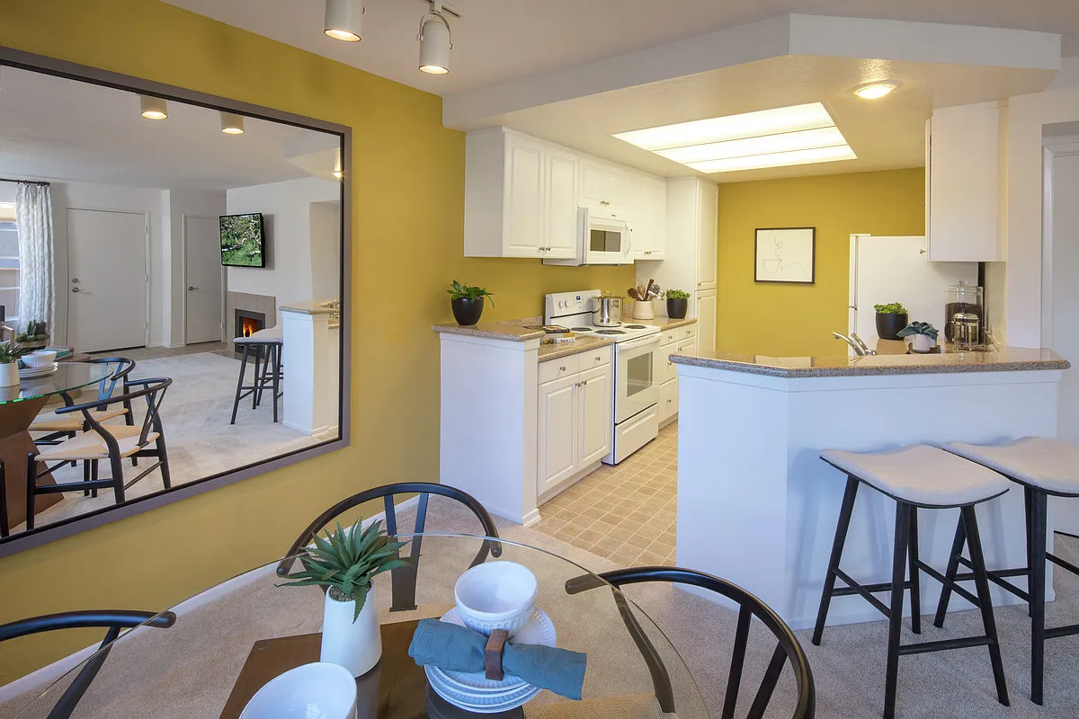 Rancho Maderas Apartment Homes — Photo 3