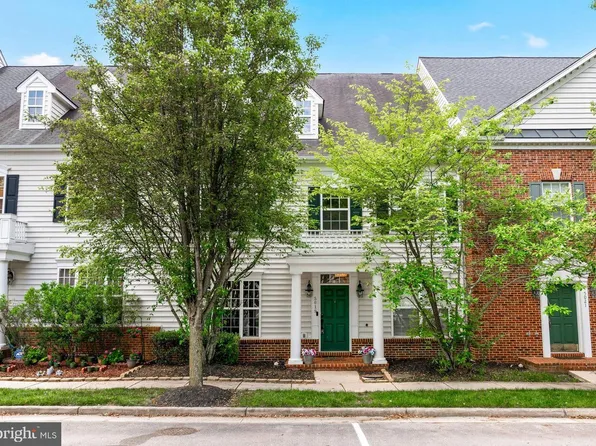 5019 Softwood Ln, Woodbridge, VA 22192