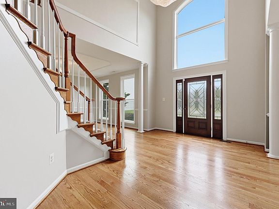 4th image of 9609 Farmview Ct