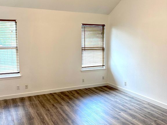 5th image of 713 Deercreek Ln