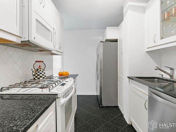 3rd image of 301 E 78th St APT 7E