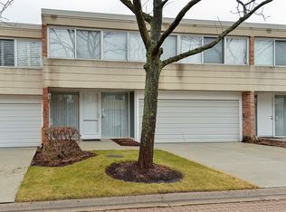 41 Avon Rd, Northbrook, IL 60062