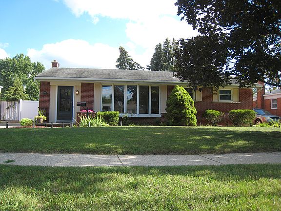 2nd image of 35861 Orangelawn St