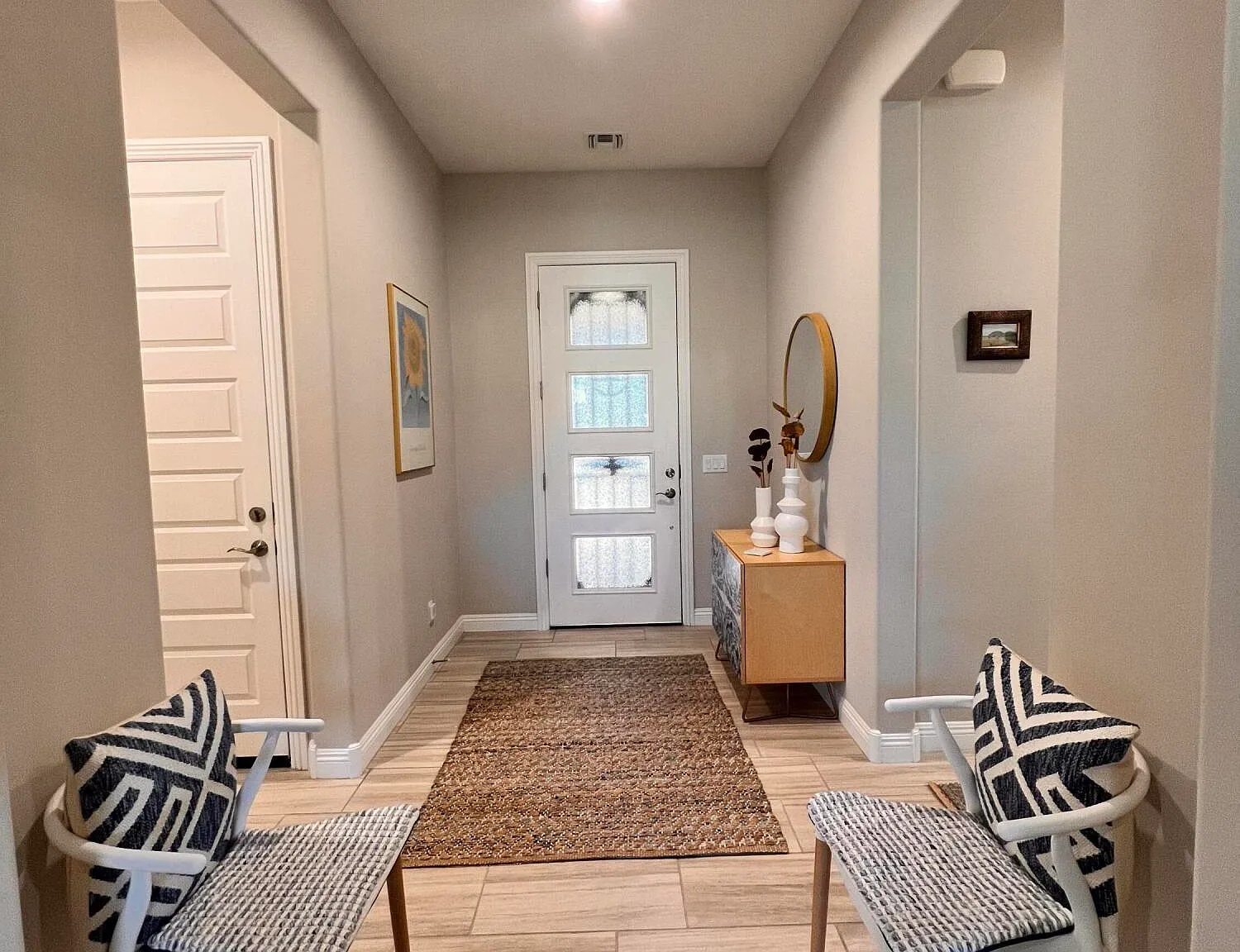 2 bed, 2.0 bath, 2023 sqft, $2,400 — Photo 2