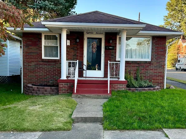 1814 Center St, Moundsville, WV 26041