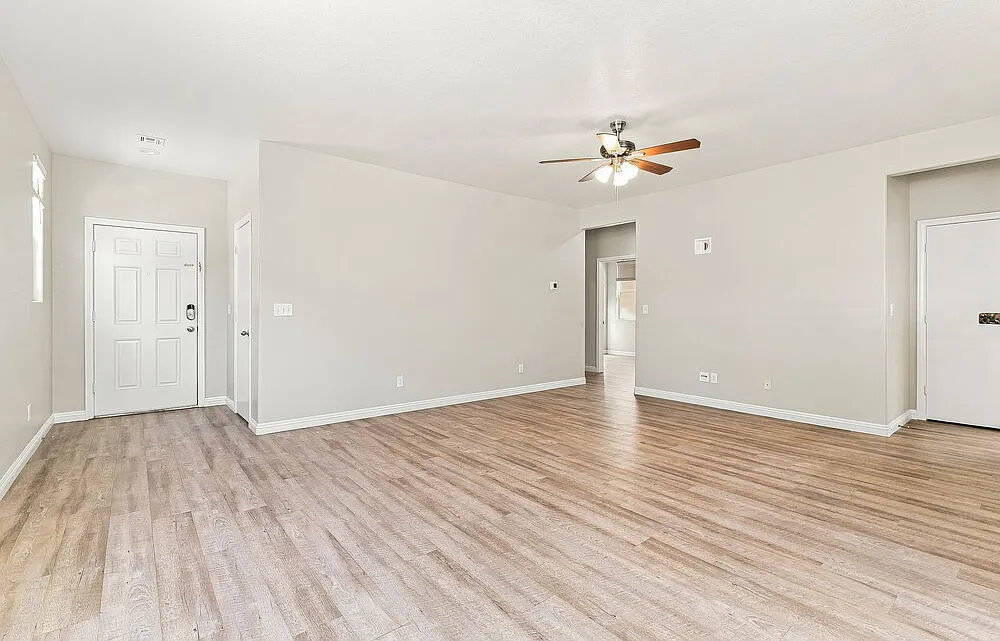 3 bed, 2.0 bath, 1340 sqft, $2,185 — Photo 4