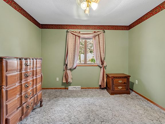 4th image of 708 N Sprague St