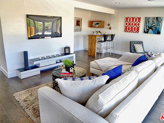 4th image of 4401 Winnetka Ave