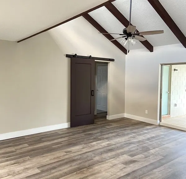 215 Cambridge Dr — Photo 2