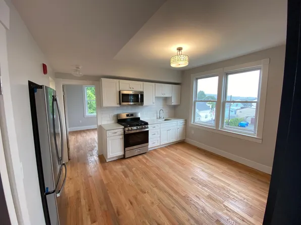 64 Chapel St #3, Lowell, MA 01852