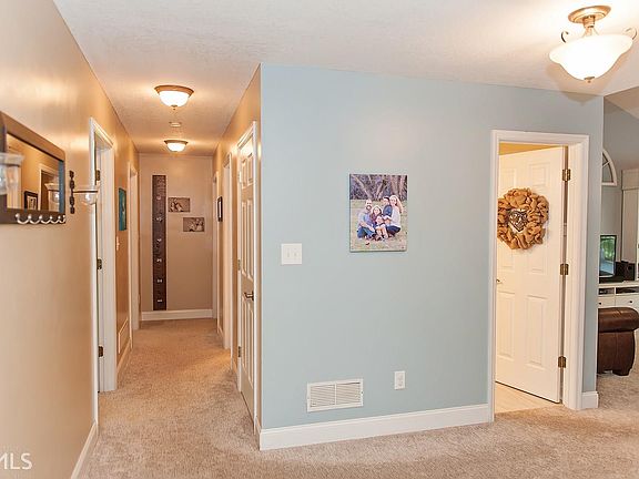 4th image of 610 Northridge Dr