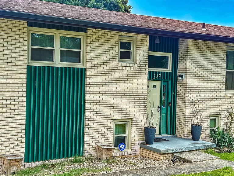 713 Tenikat St — Photo 3
