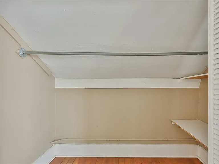 340 Moffett Ct N — Photo 10