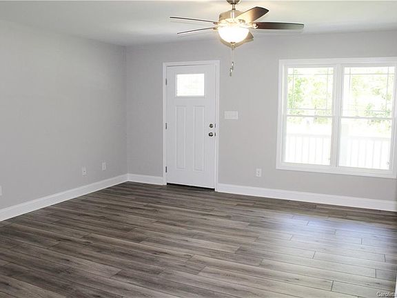 3rd image of 216 Brentwood Dr