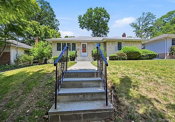 2nd image of 152 Nassau Drive