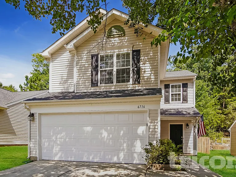 6716 Commack Dr — Photo 1