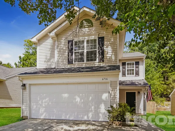 6716 Commack Dr, Charlotte, NC 28216