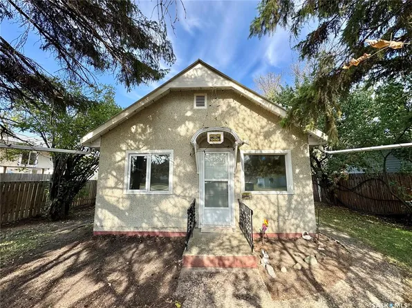 712 6th STREET E, Prince Albert, SK S6V 0N8