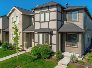 3127 SW 28th St, Redmond, OR 97756