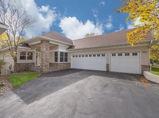 986 Nine Mile Cv E, Hopkins, MN 55343