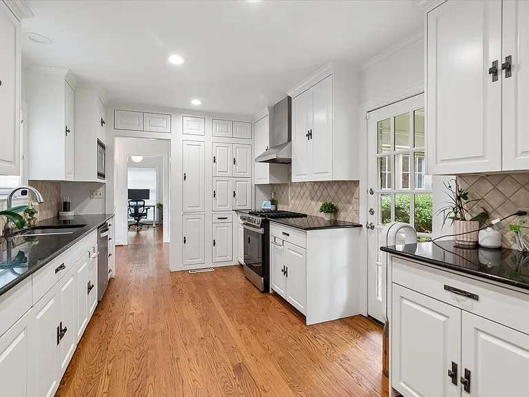 5902 McCommas Blvd — Photo 9