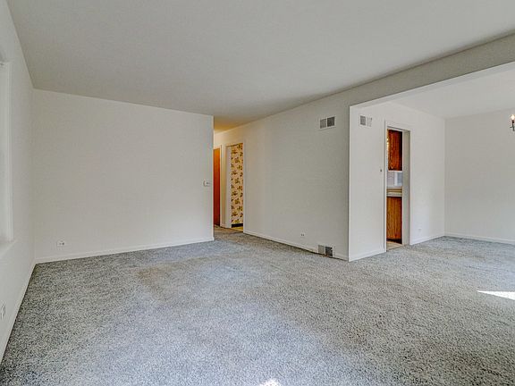 2nd image of 208 N Lakeshore Dr