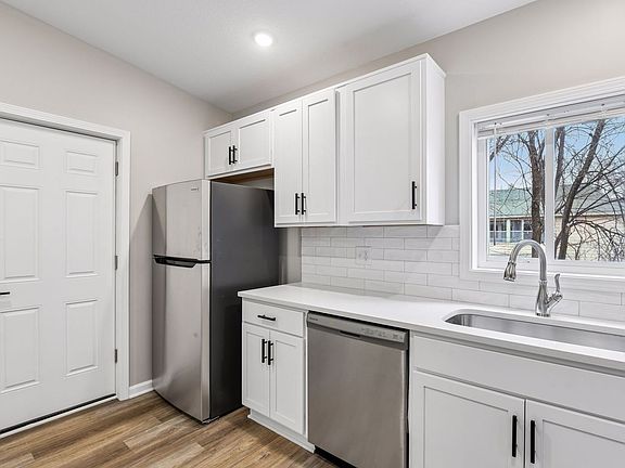 3rd image of 301 17th Ave NE #309U