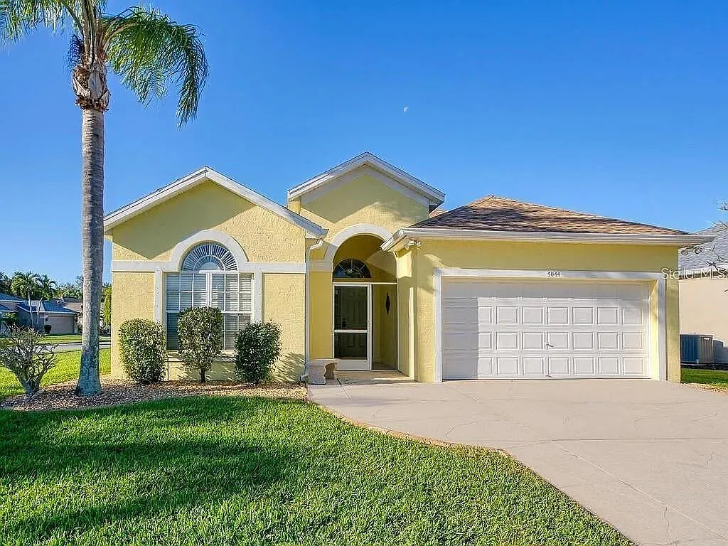 4 bed, 2.0 bath, 1816 sqft, $3,750 — Photo 1
