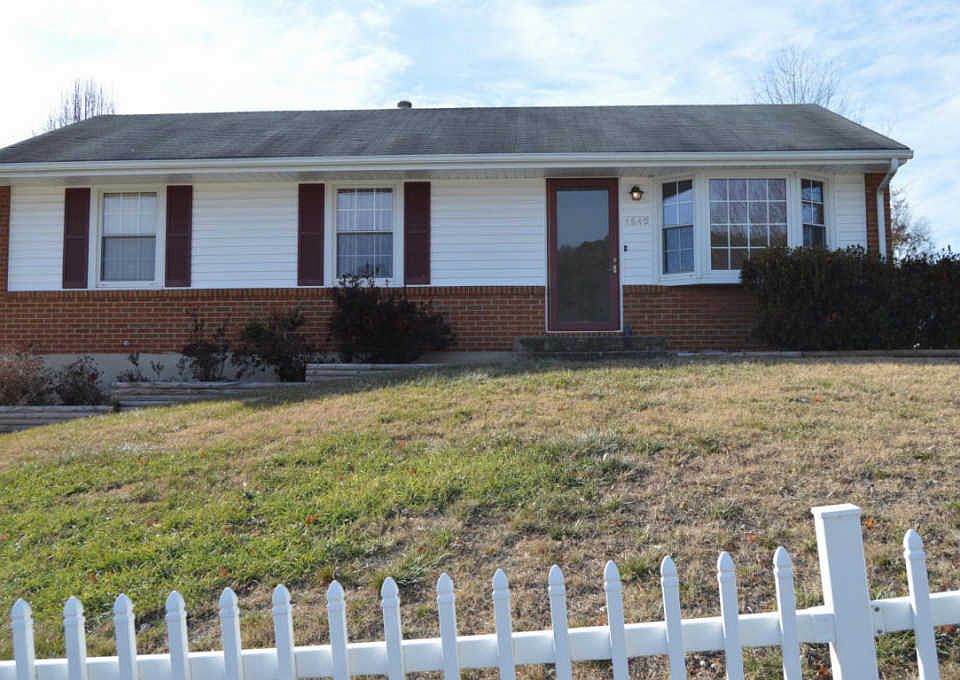1st image of 4640 Golfview Dr NE