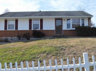 4640 Golfview Dr NE, Roanoke, VA 24019