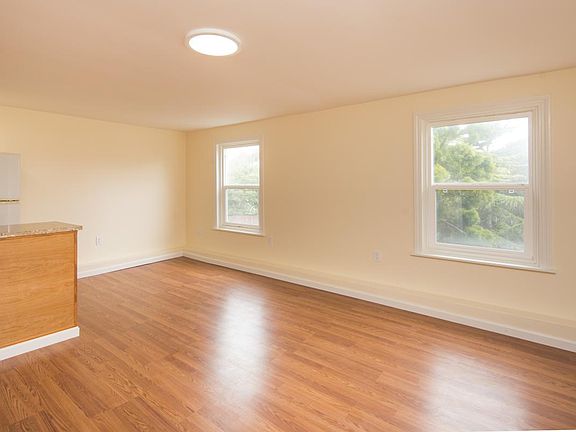3rd image of 2571 28th Ave