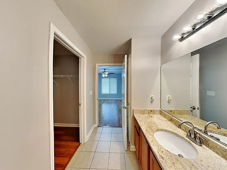 1020 Camelot Dr — Photo 12