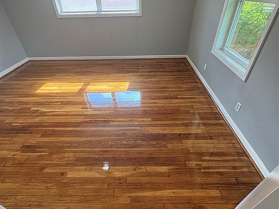 3rd image of 5223 Sanford Rd