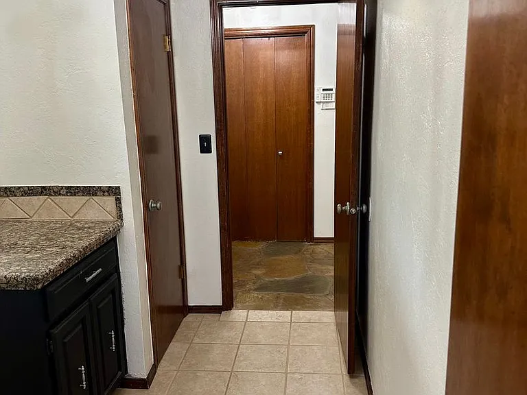 3608 Chatham Ct — Photo 10