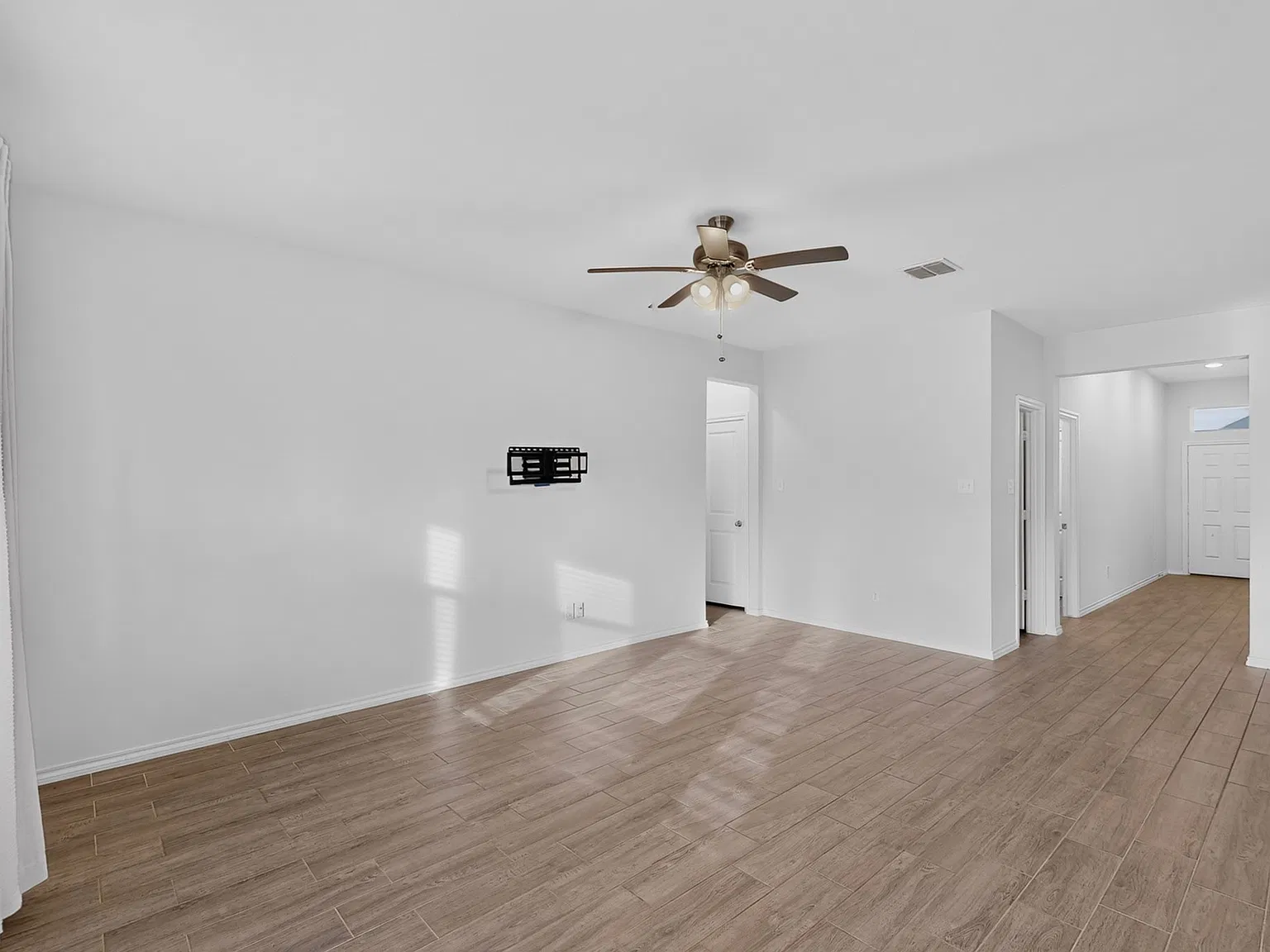 3 bed, 1568 sqft, $2,000 — Photo 3