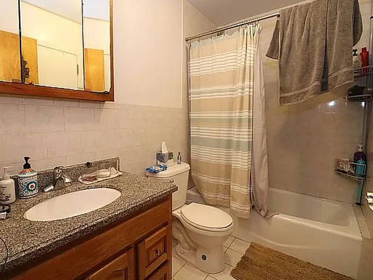 2252 Jones St — Photo 10