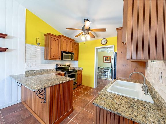 3rd image of 316 ALBA STREET E