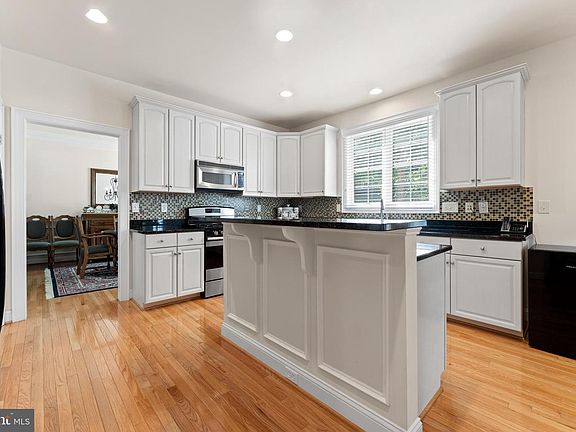 4th image of 16505 Murray Pl