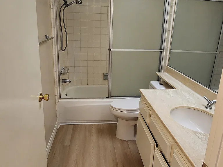 7211 Cozycroft Ave #68 — Photo 16