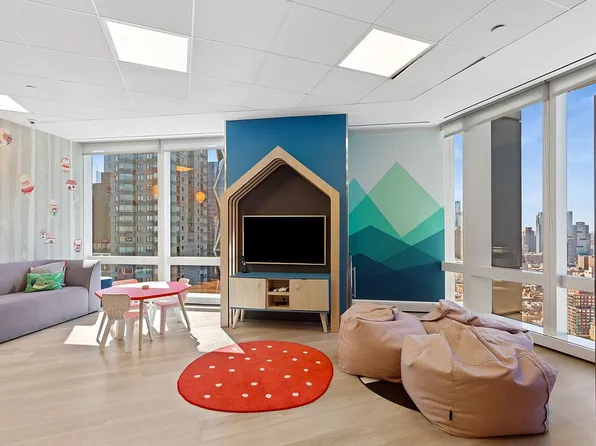 25 Columbus Cir APT 57B, New York, NY 10019