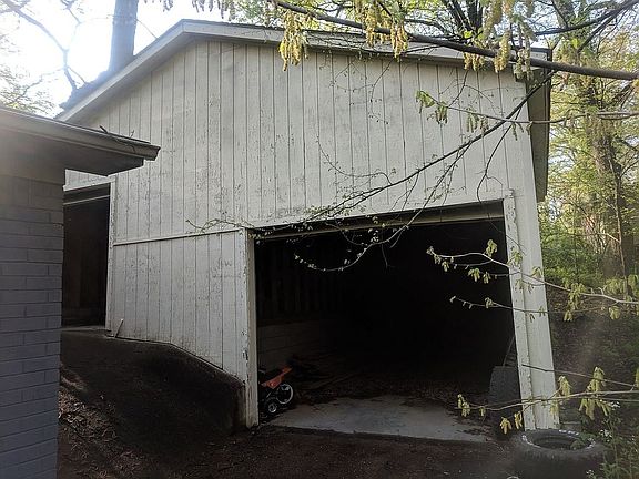 Storage Shop in Back