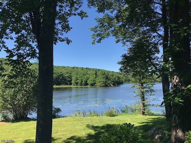 1st image of 39 Lakeshore Dr E