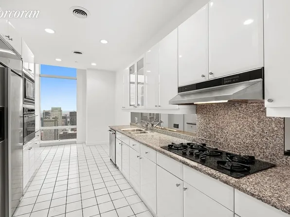 845 United Nations Plaza image 3 of 6