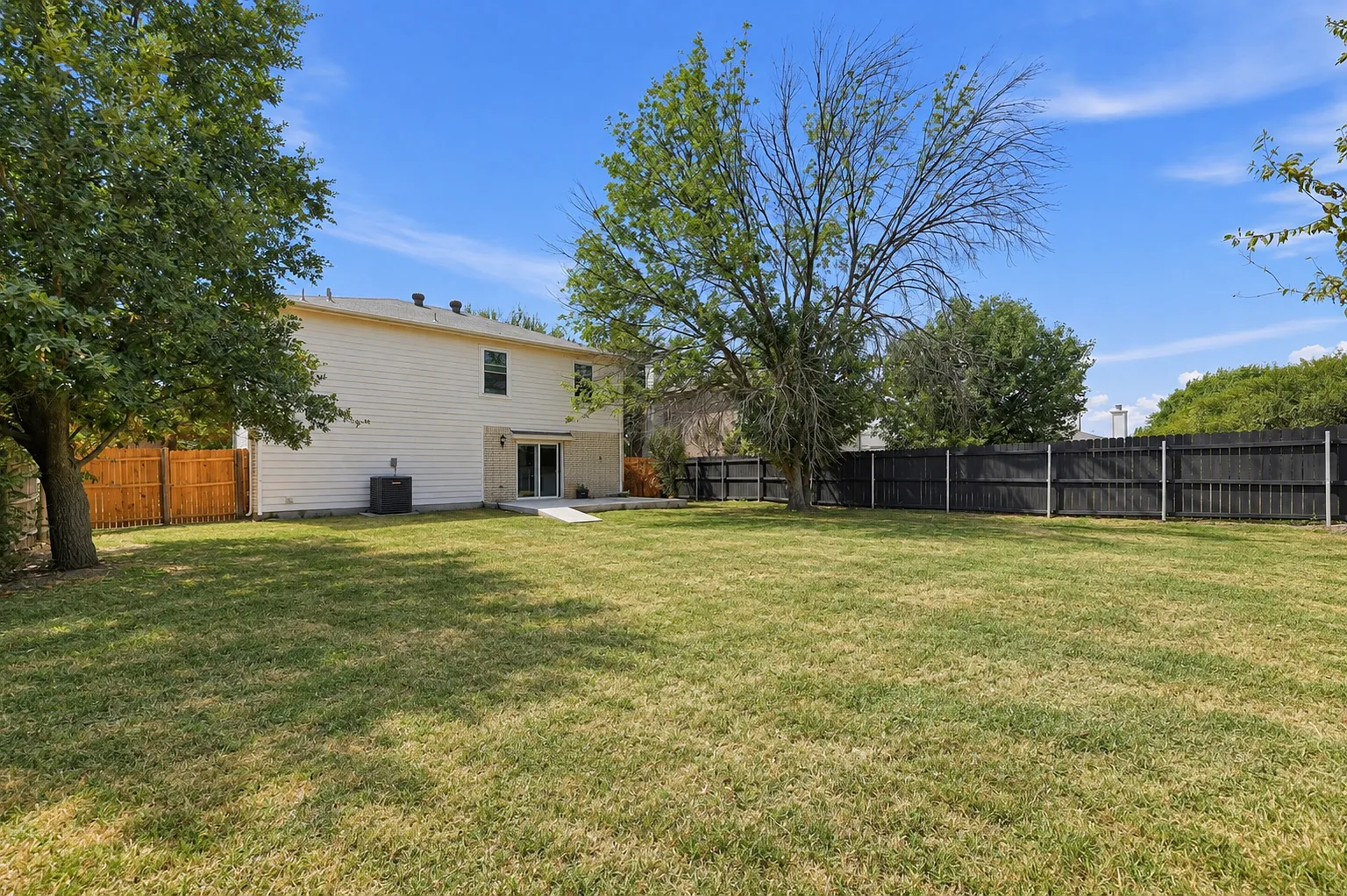 4 bed, 2.5 bath, 1806 sqft, $2,605 — Photo 4