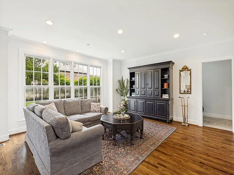 4352 Livingston Ave — Photo 5