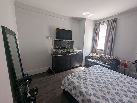 3rd image of 412 11th St #2