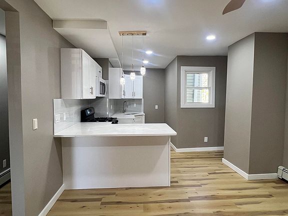 3rd image of 366 Bramhall Ave #2R